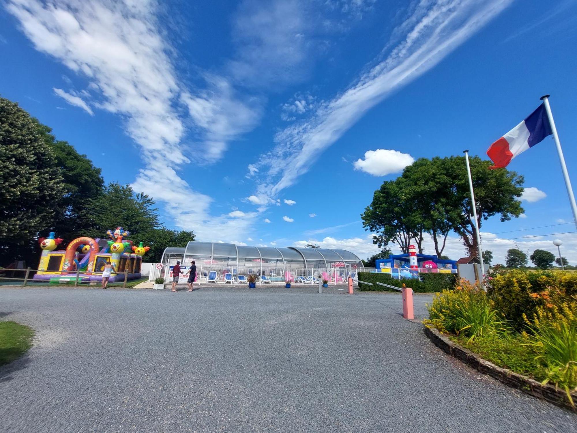 Camping Le Clos De Balleroy Екстер'єр фото