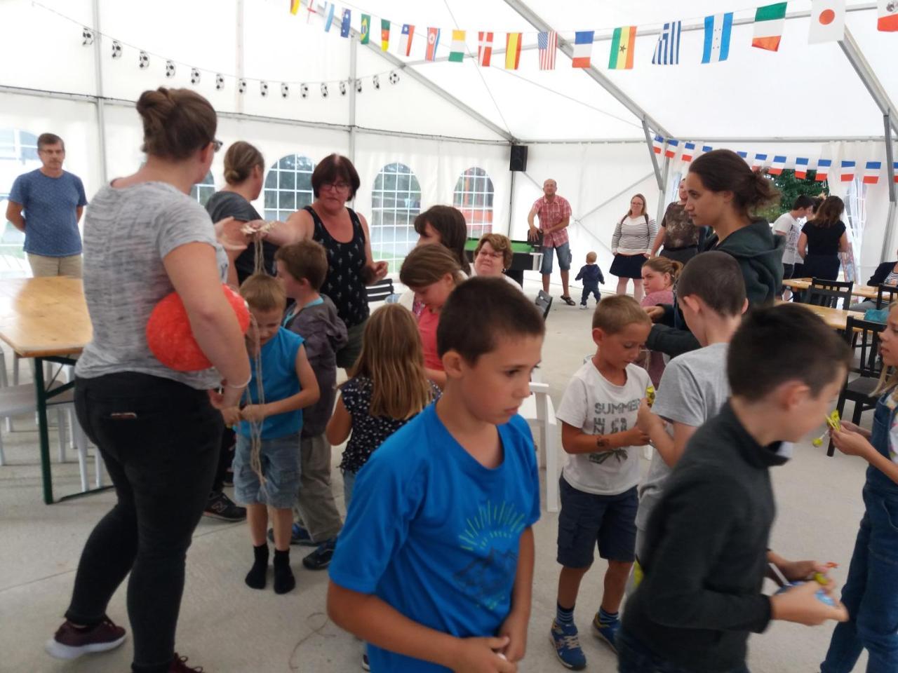 Camping Le Clos De Balleroy Екстер'єр фото